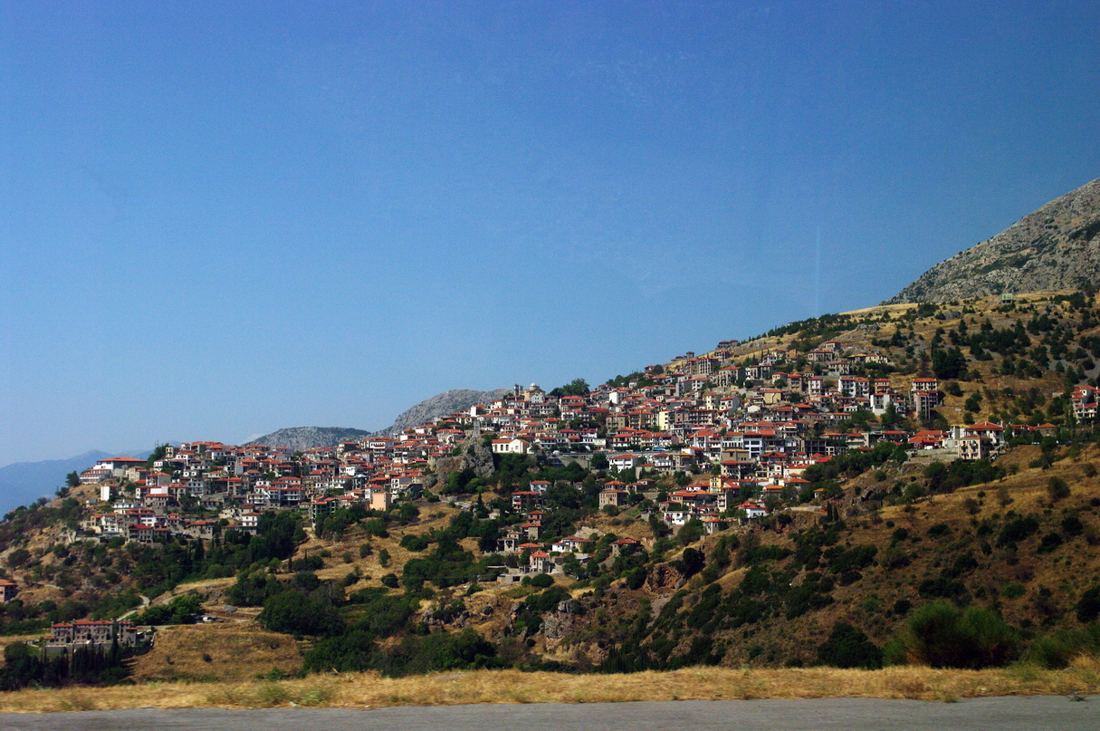 Arachova weavers (Kiparissos coop, Arachova Loom, Folklore Museum) photo 1