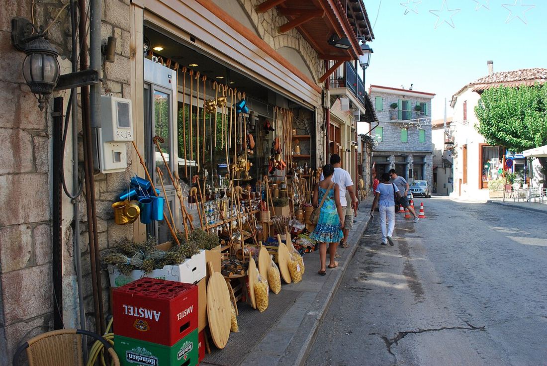 Arachova weavers (Kiparissos coop, Arachova Loom, Folklore Museum) photo 3