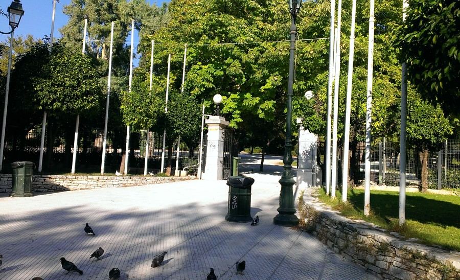 Kefalari Square, Alsos park & horse carriages photo 2