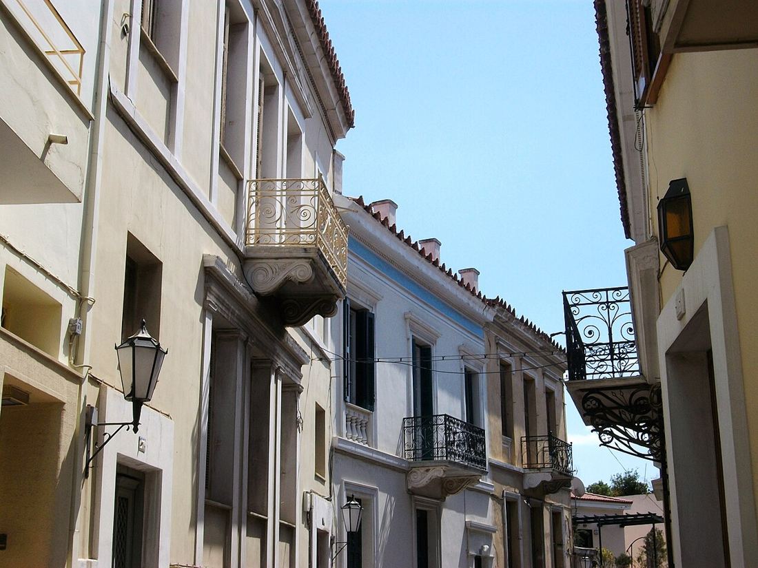 Plaka & Happy Train photo 2